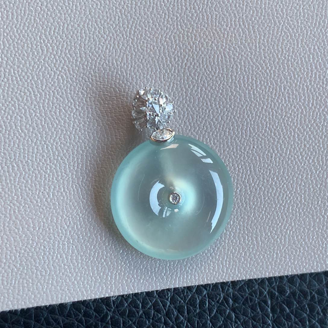 翡翠颈饰18K金镶嵌天然翡翠