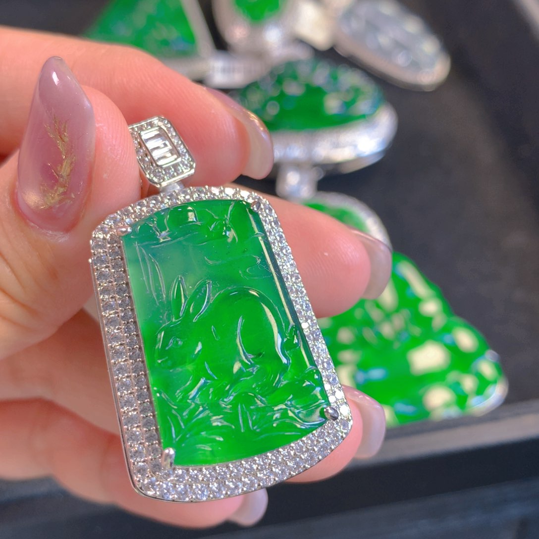 翡翠颈饰未镶嵌翡翠