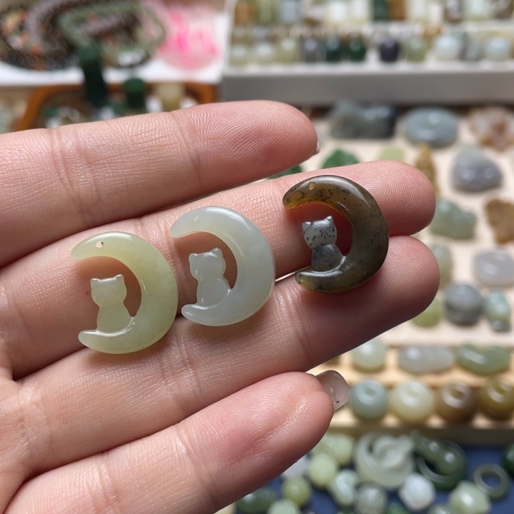 颈饰未镶嵌和田玉一个