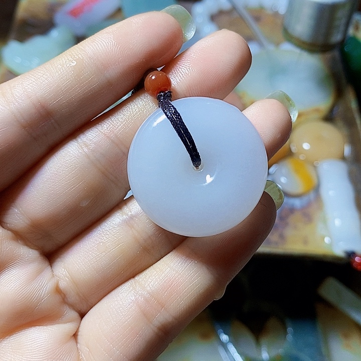 石英质玉未镶嵌颈饰