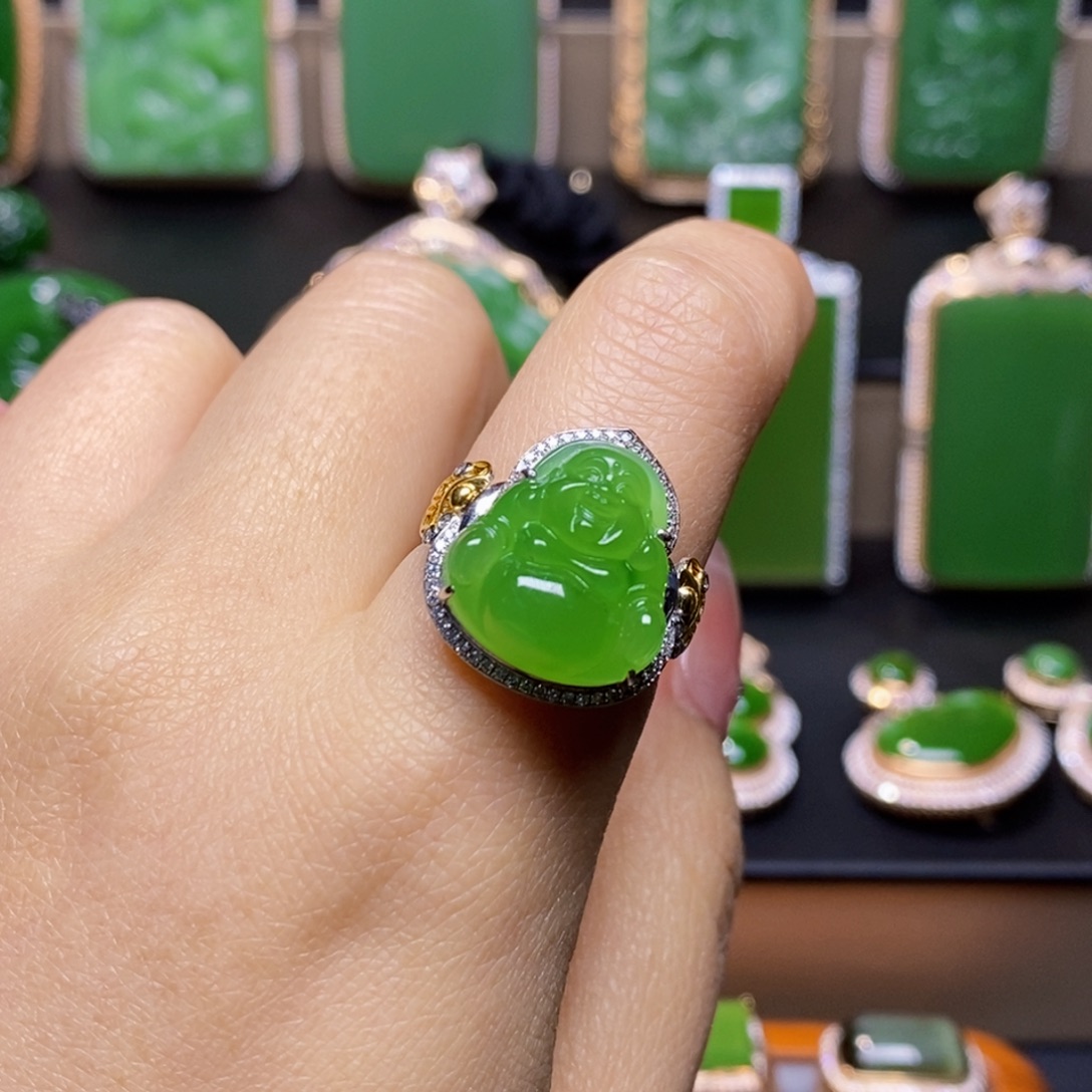 薇****和田玉18K金镶嵌挂件