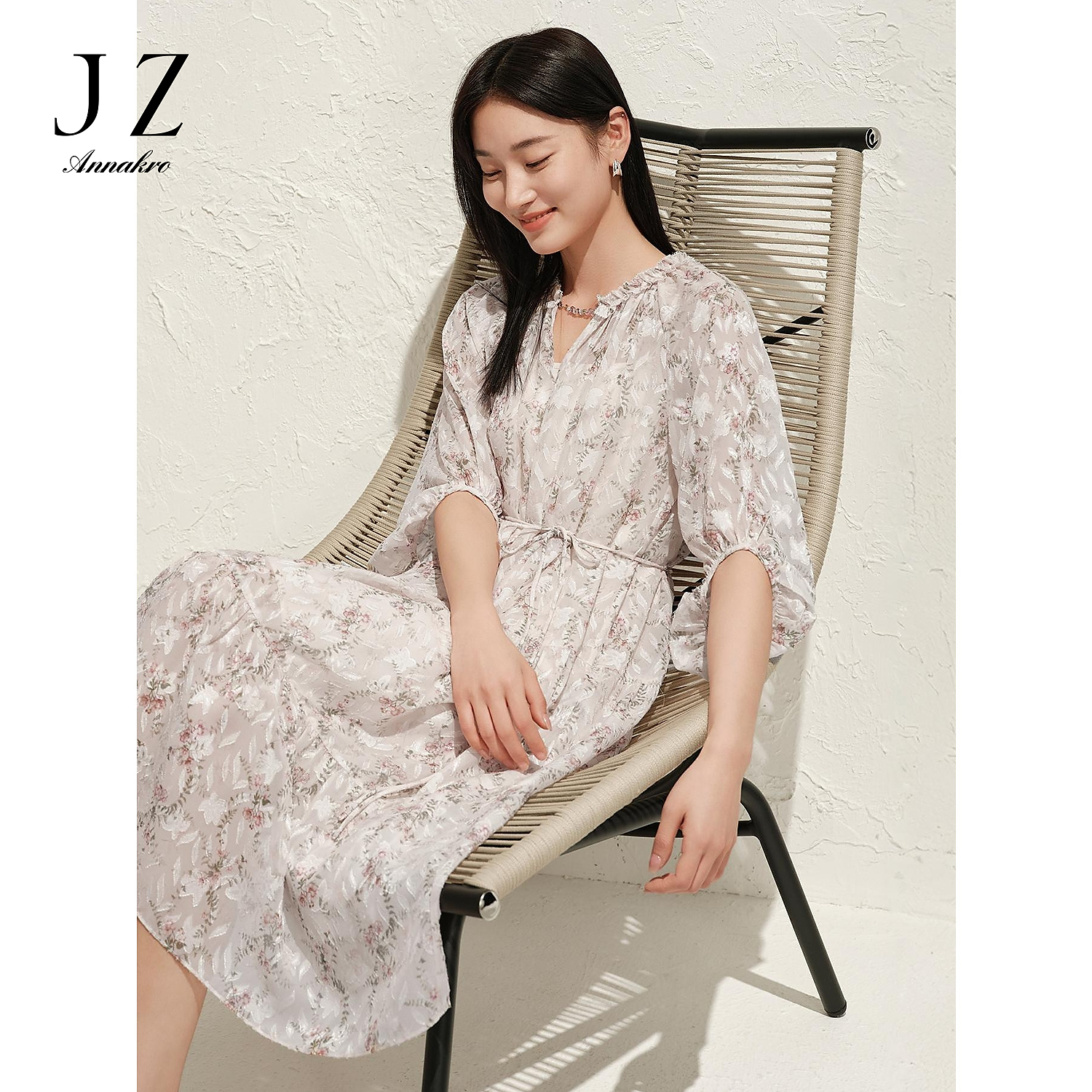 玖姿安娜蔻优雅浪漫清新剪花收腰连衣裙女2025春季新款KWFC50036