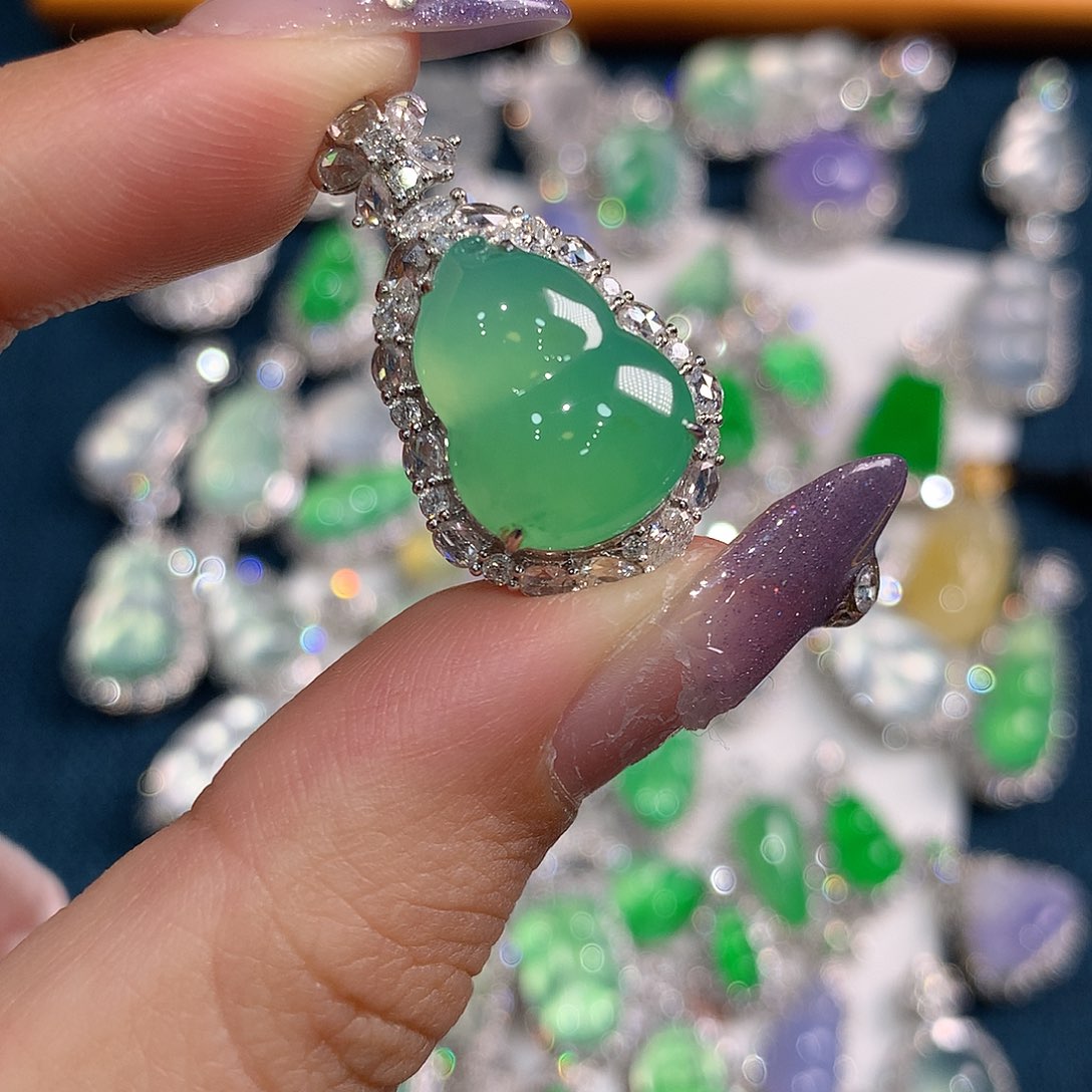 翡翠颈饰18K金镶嵌葫芦