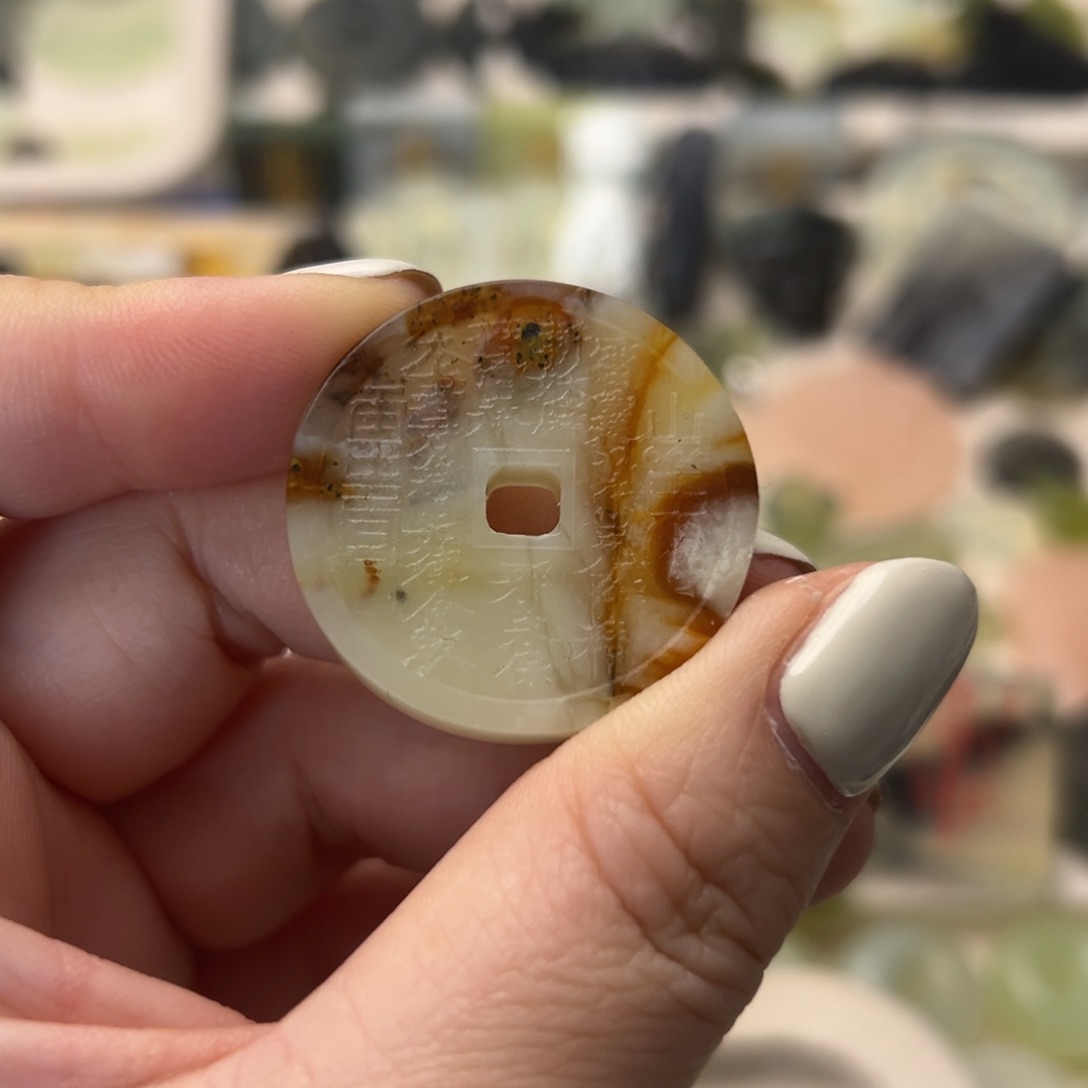 蛇纹石玉颈饰合金