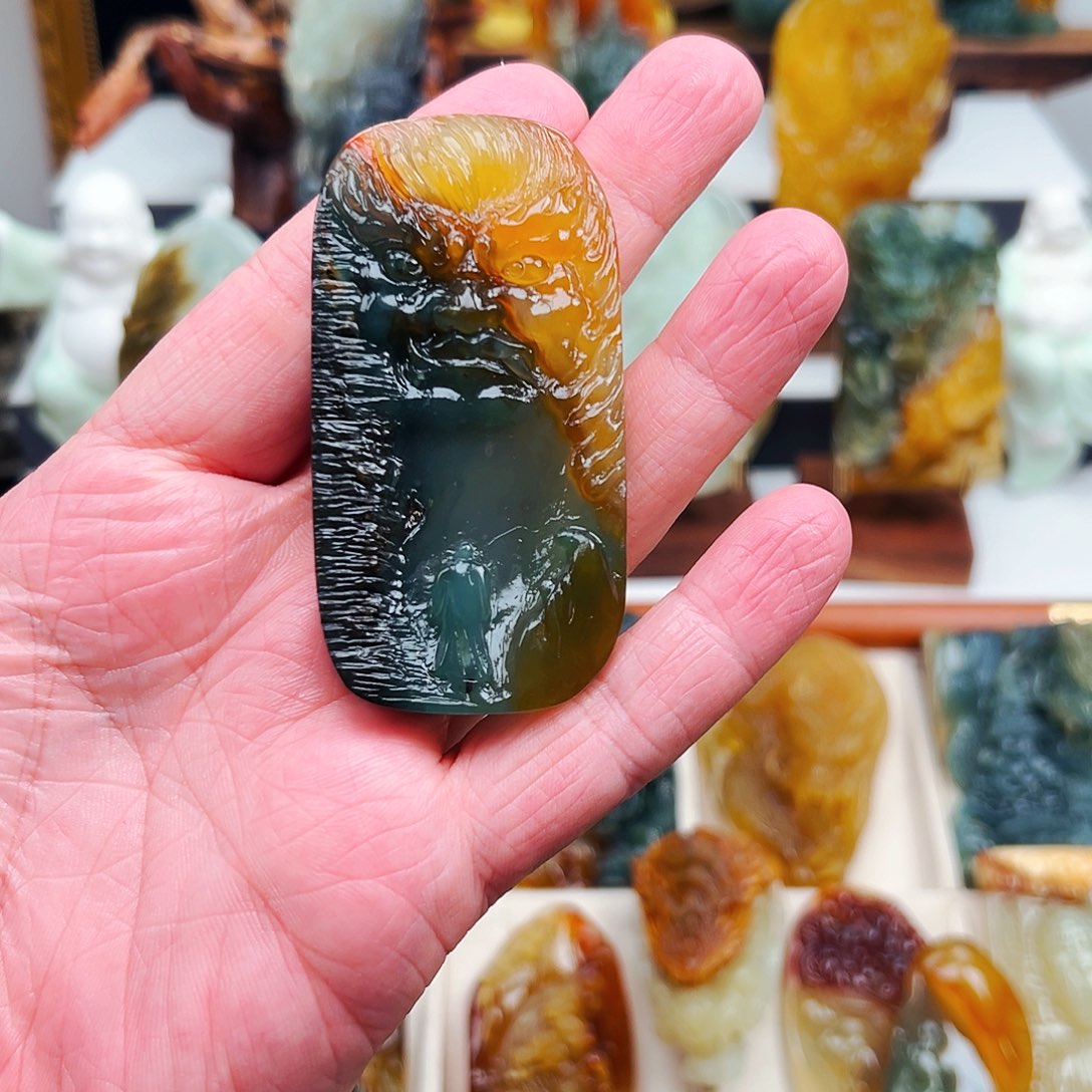 伟***哥蛇纹石玉未镶嵌颈饰