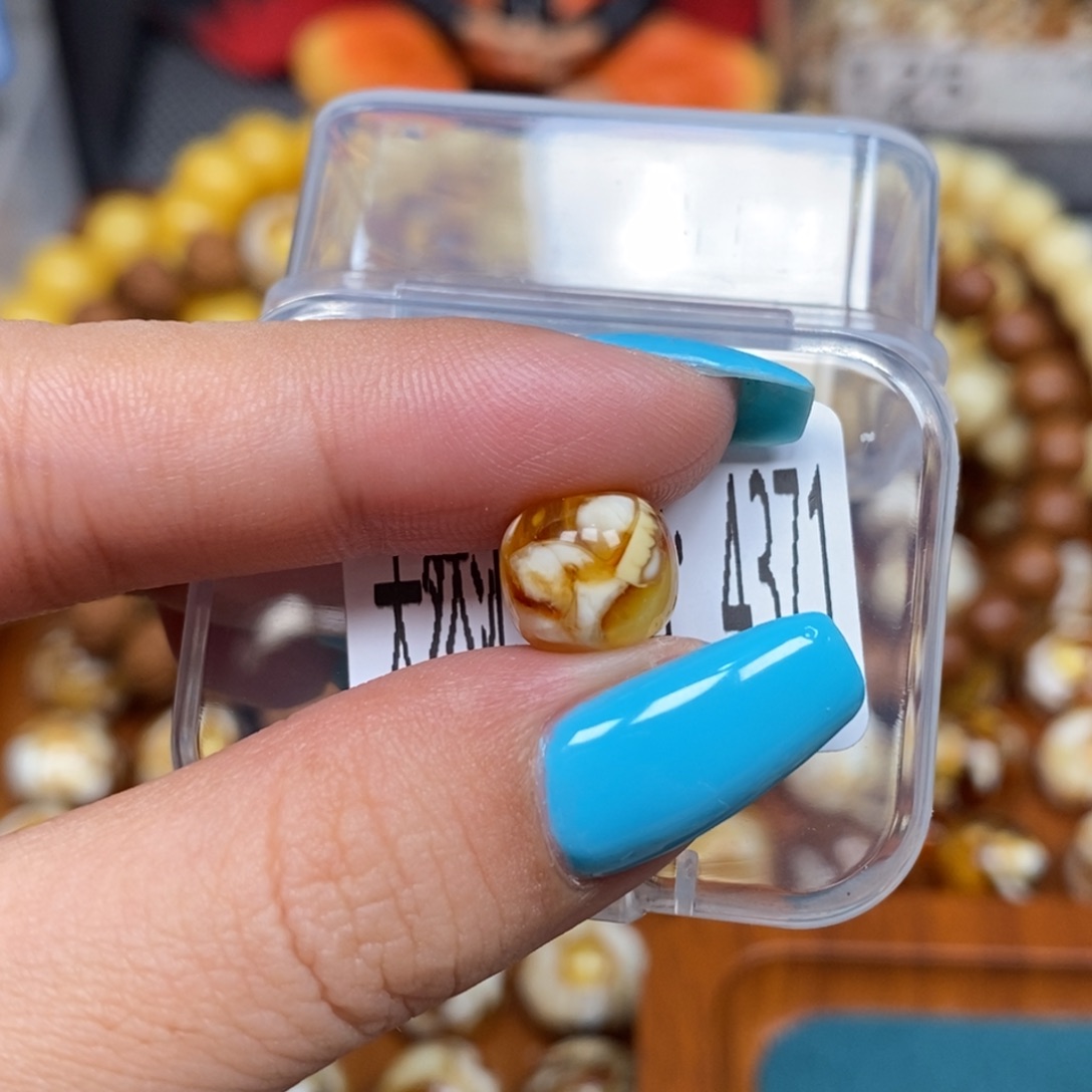 蜜蜡未镶嵌珠宝奇石4371