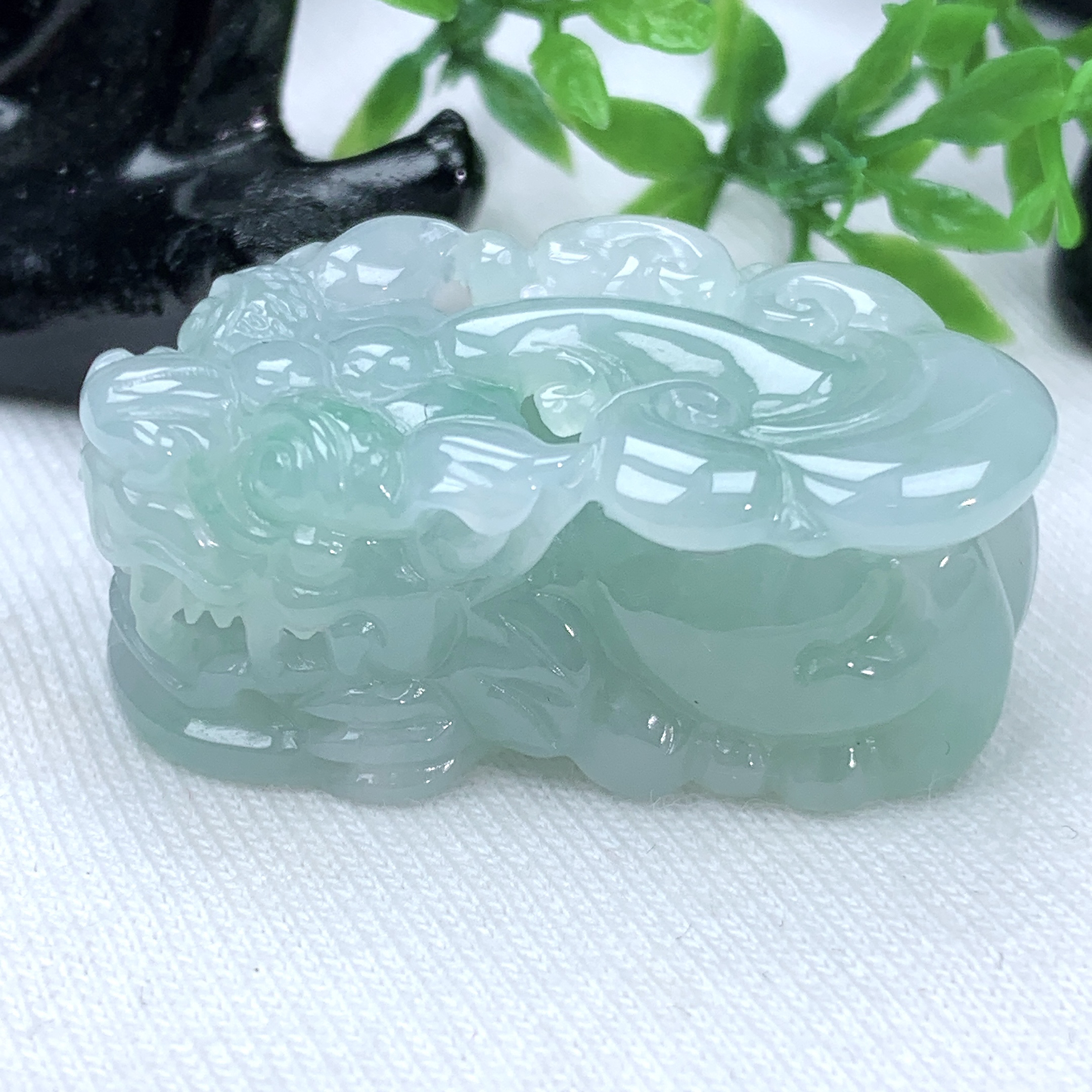 天然缅甸翡翠A货冰润浅绿貔貅吊坠挂件35−19−14mm