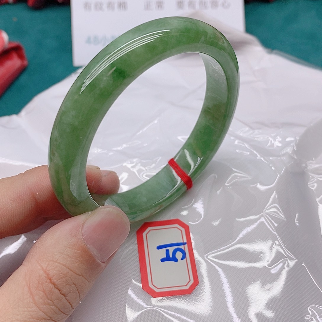 翡翠手镯未镶嵌?****菲5111111111