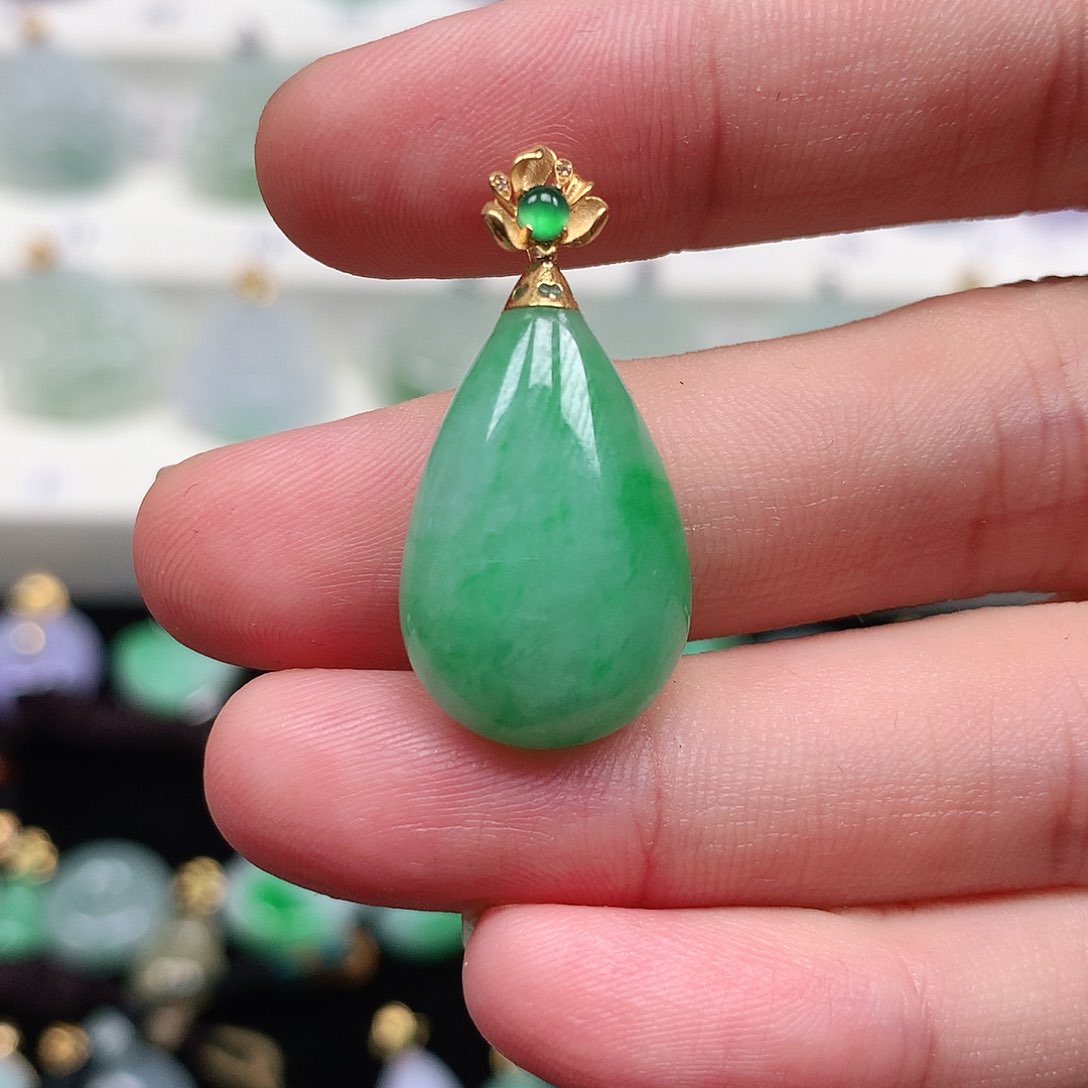 颈饰18K金镶嵌翡翠翡翠吊坠