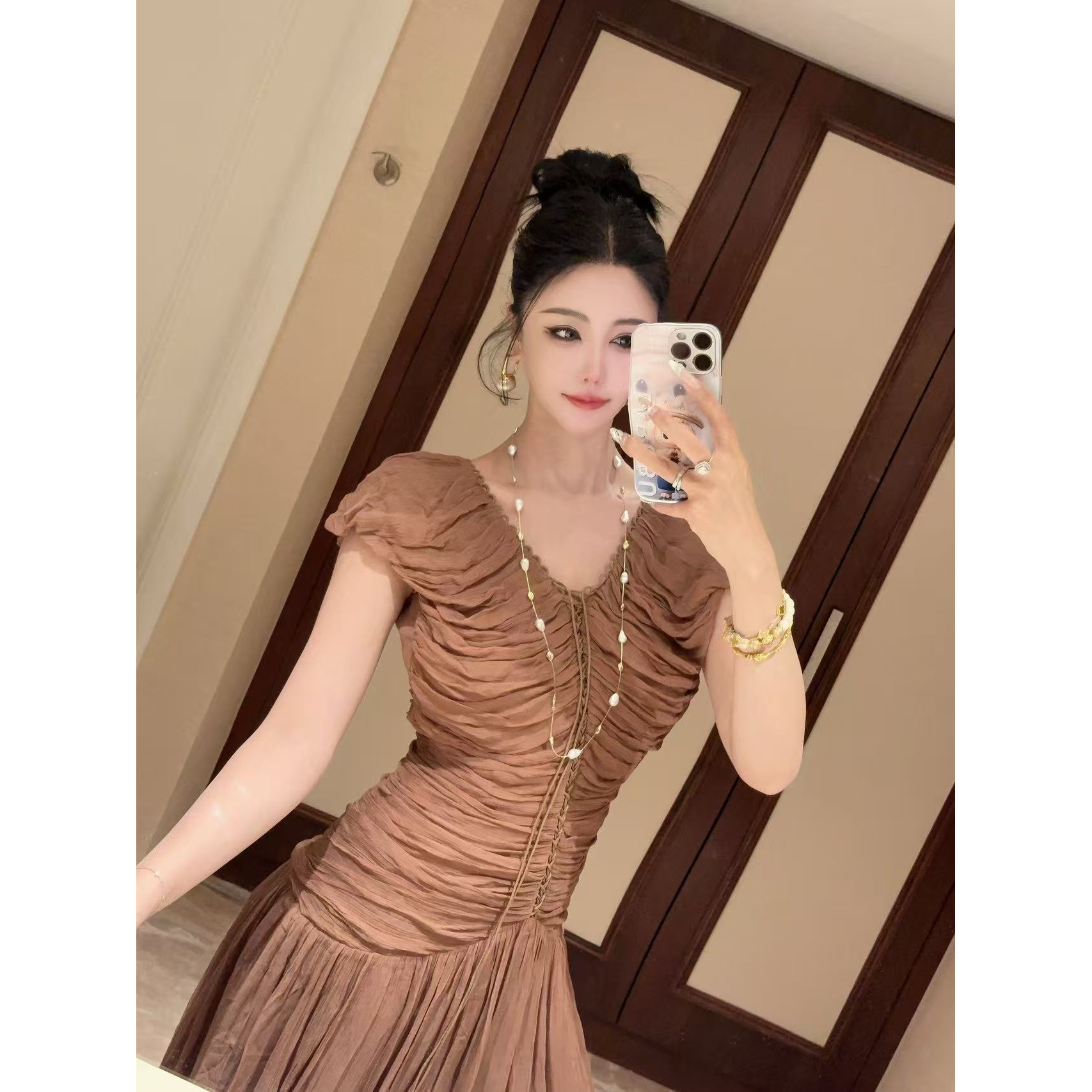 DUOMI【罗马情人】咖色满身褶褶百褶V领花边抽绳半袖连衣裙LYQ13968