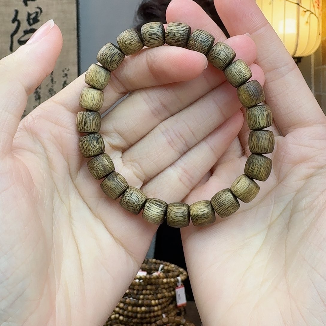 沉香手串海南莺歌绿奇楠0.9