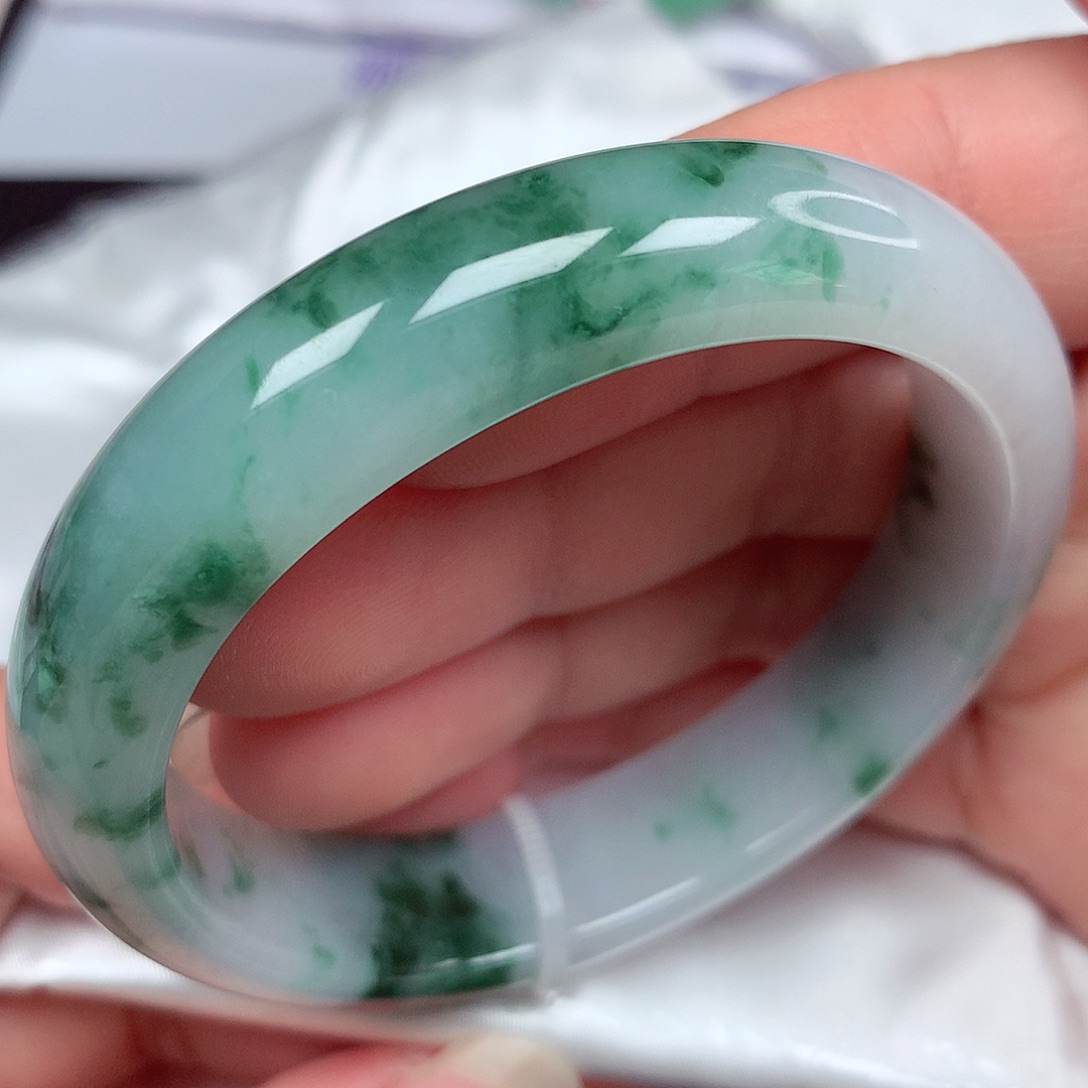 翡翠手镯（贵妃镯）未镶嵌