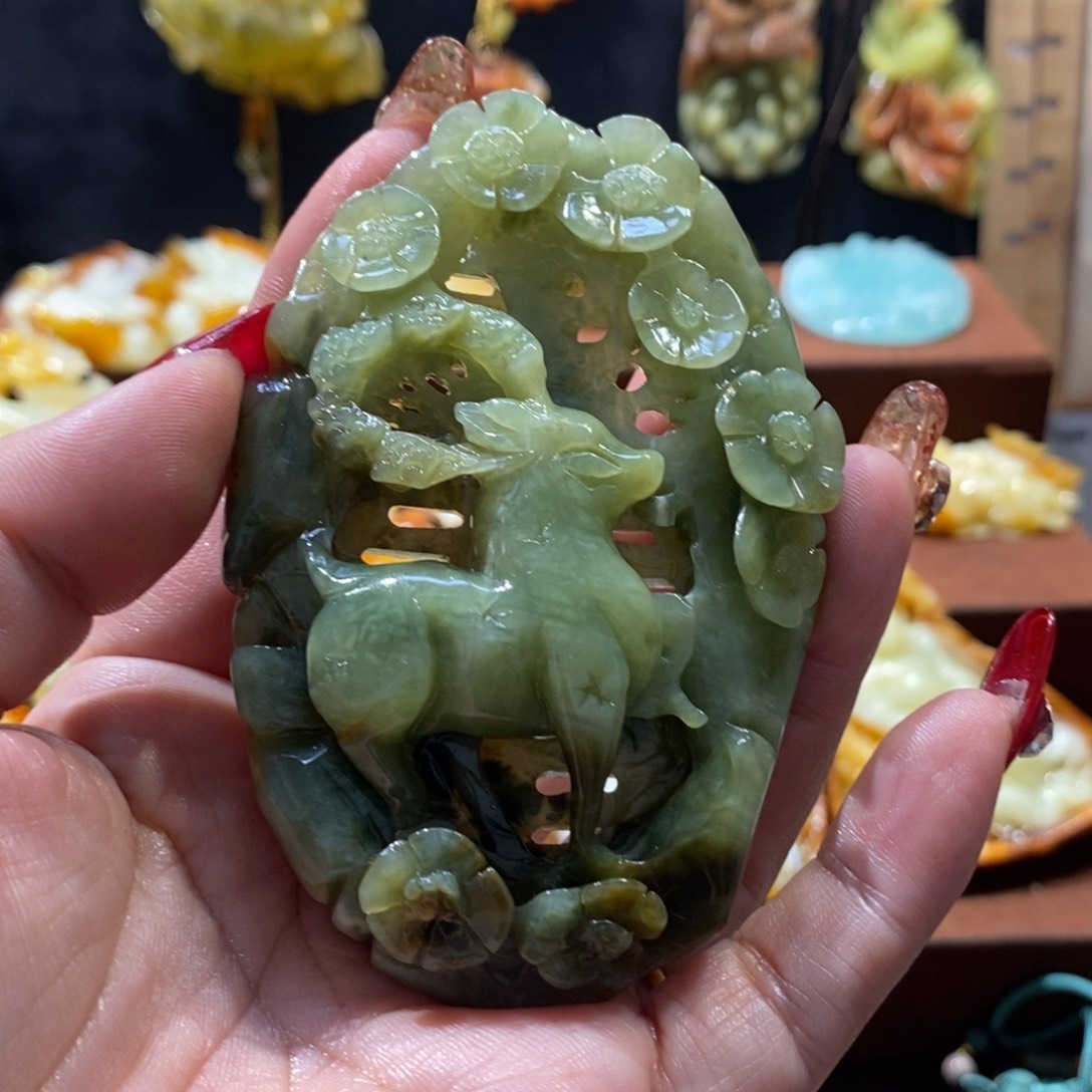 蛇纹石玉颈饰未镶嵌