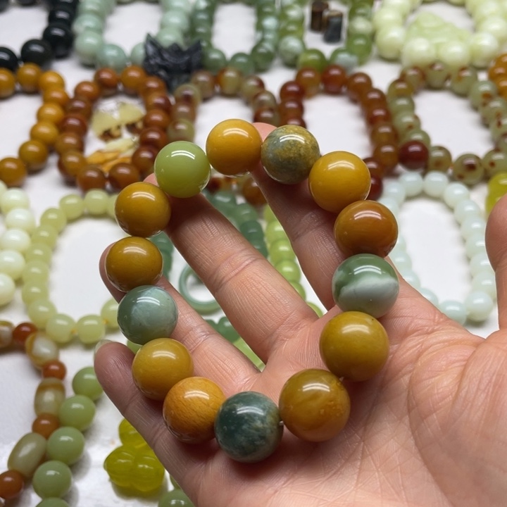 蛇纹石玉手串未镶嵌