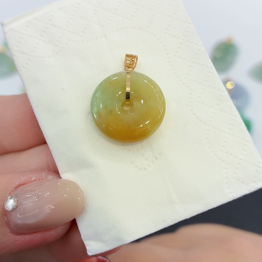 翡翠18K金镶嵌颈饰平安扣吊坠