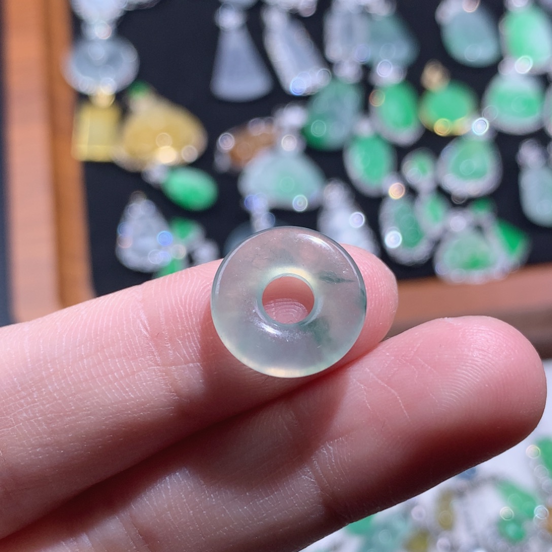 翡翠18K金镶嵌颈饰福利 蓝飘花甜甜圈