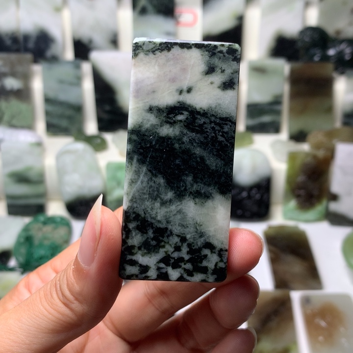 独山玉未镶嵌颈饰