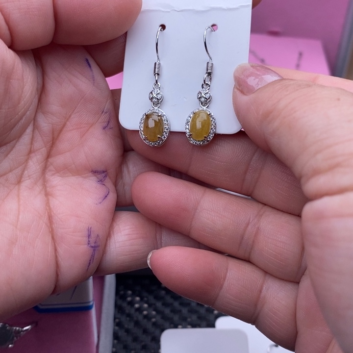 未镶嵌戒指翡翠管**谁缅甸