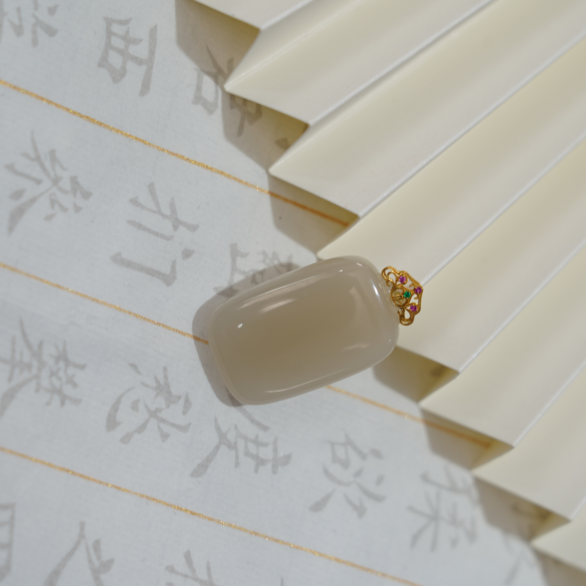 Gloire/古名【睿泽鉴宝】18K和田玉藕粉无事牌吊坠  CB3454