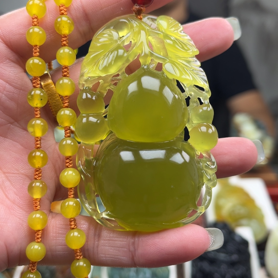 岫玉未镶嵌颈饰挂件
