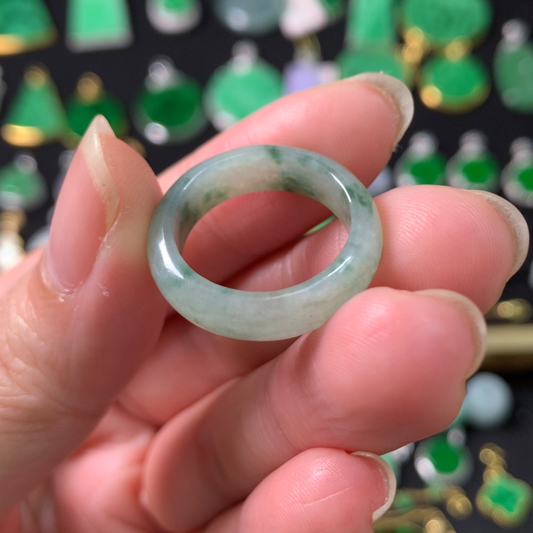 翡翠未镶嵌吊坠(不含链)有纹裂