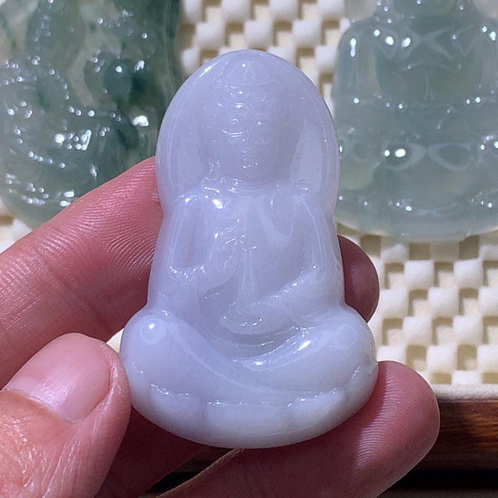 翡翠未镶嵌颈饰观音