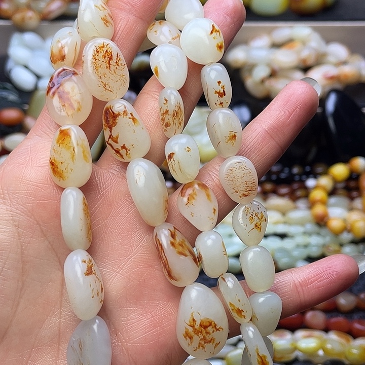 抓***鹅和田玉未镶嵌项链