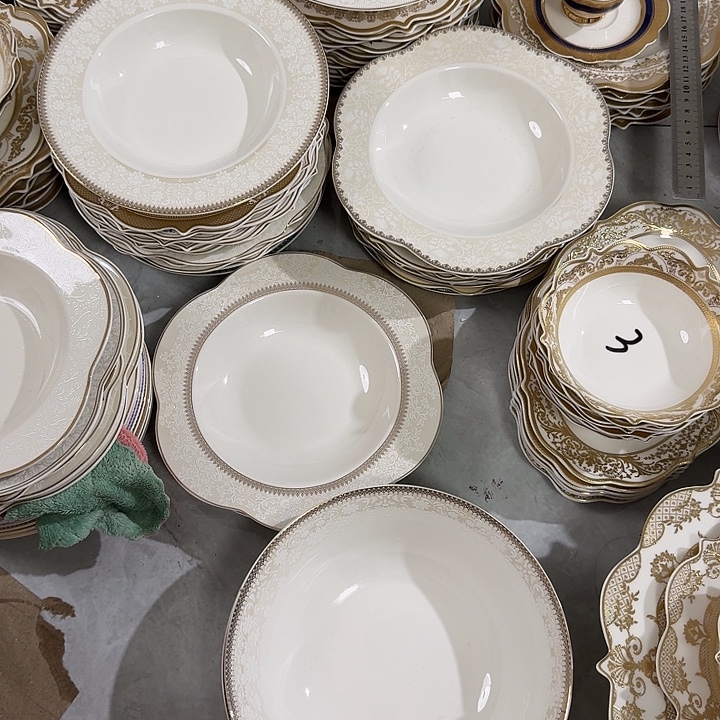 呆***弟瓷4个草帽盘2个汤碗