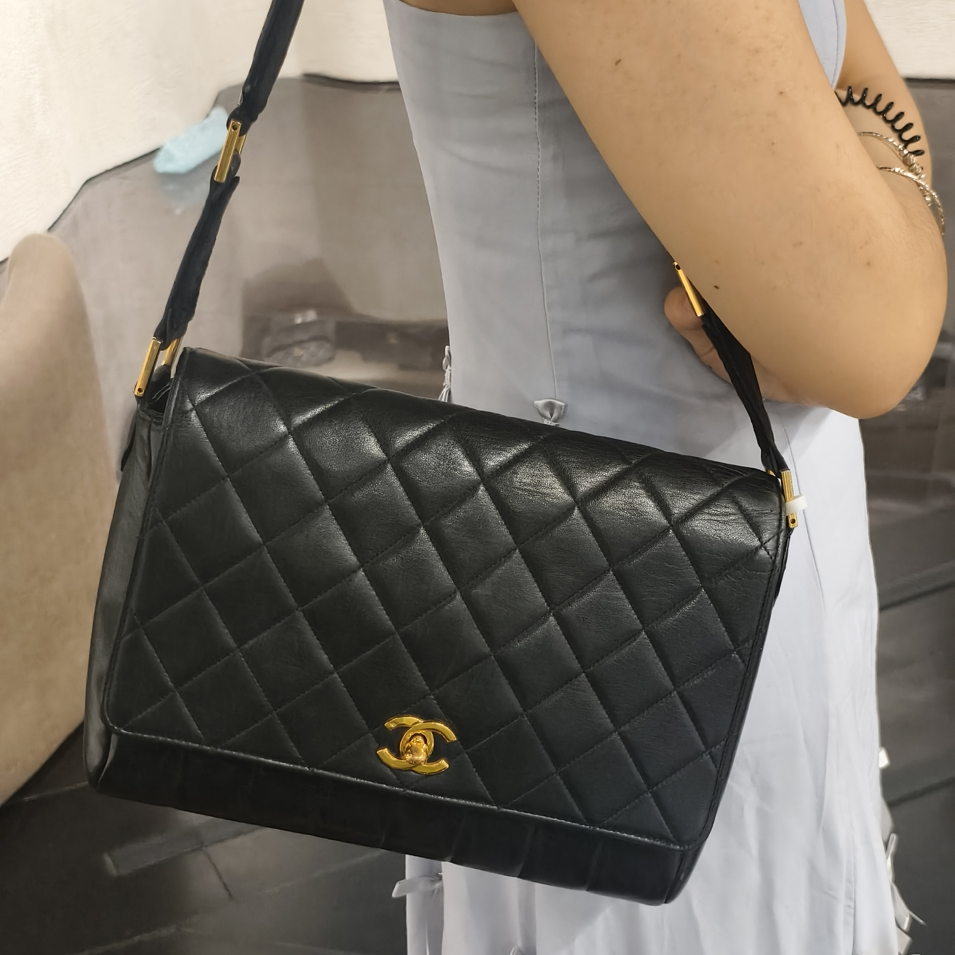 95新 Chanel/香奈儿 YUMU中古/Chanel黑金邮差单肩包