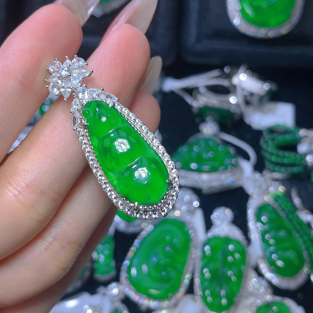 翡翠颈饰银S925镶嵌翡翠