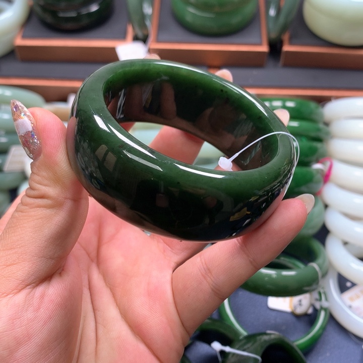 【闪购商品】未镶嵌手镯和田玉（碧玉）