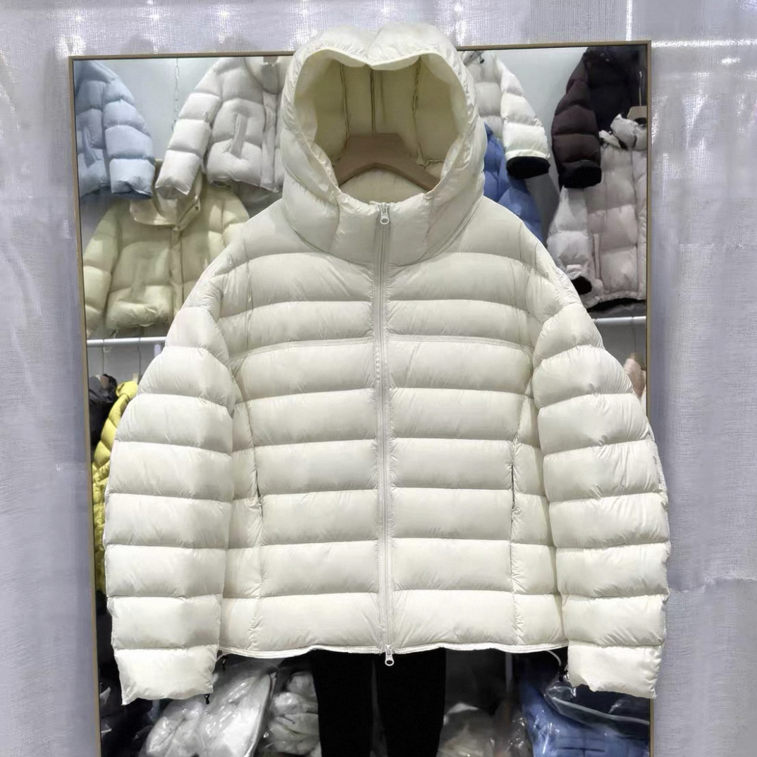 女短款连帽宽松保暖时尚排骨泡芙白鸭绒女士休闲女装百搭羽绒