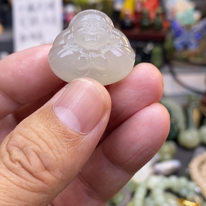 萬***意和田玉未镶嵌颈饰