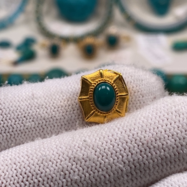 绿松石珠宝奇石18K金镶嵌