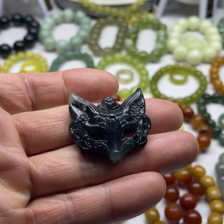 蛇纹石玉吊坠未镶嵌