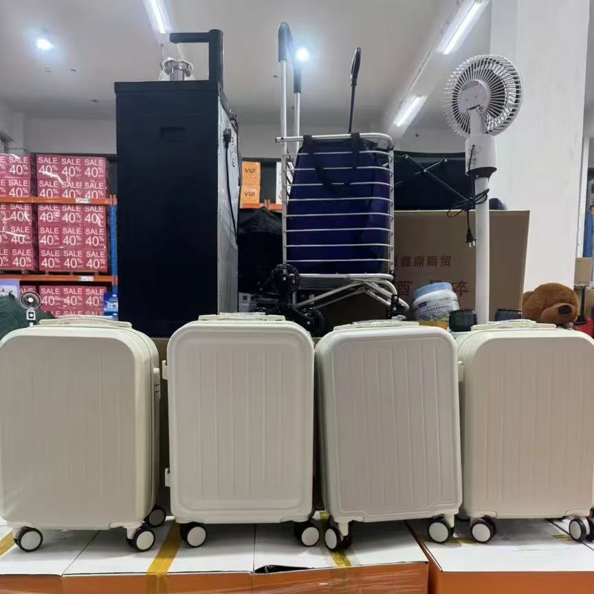 行李箱 颜色款式随机发CZ