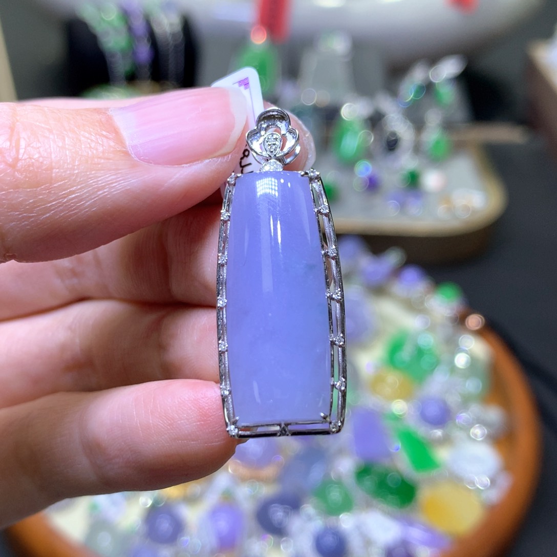 【闪购商品】翡翠颈饰18K金镶嵌翡翠吊坠项链