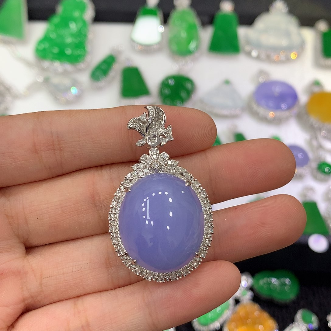 【闪购商品】翡翠吊坠(不含链)18K金镶嵌?**?蛋面