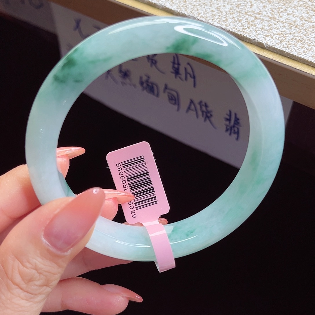 翡翠手镯未镶嵌手镯