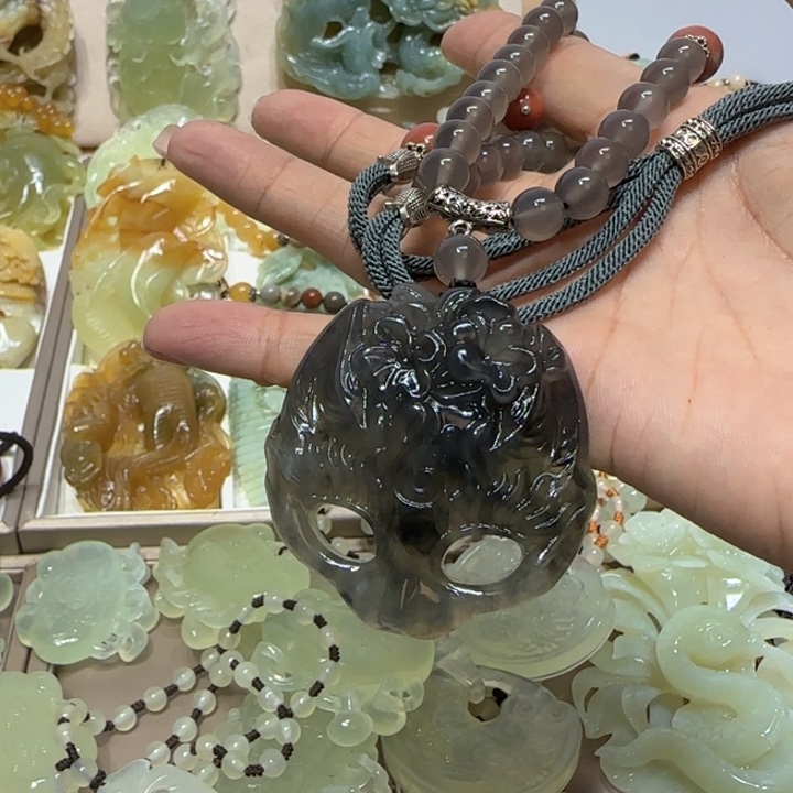 蛇纹石玉吊坠未镶嵌