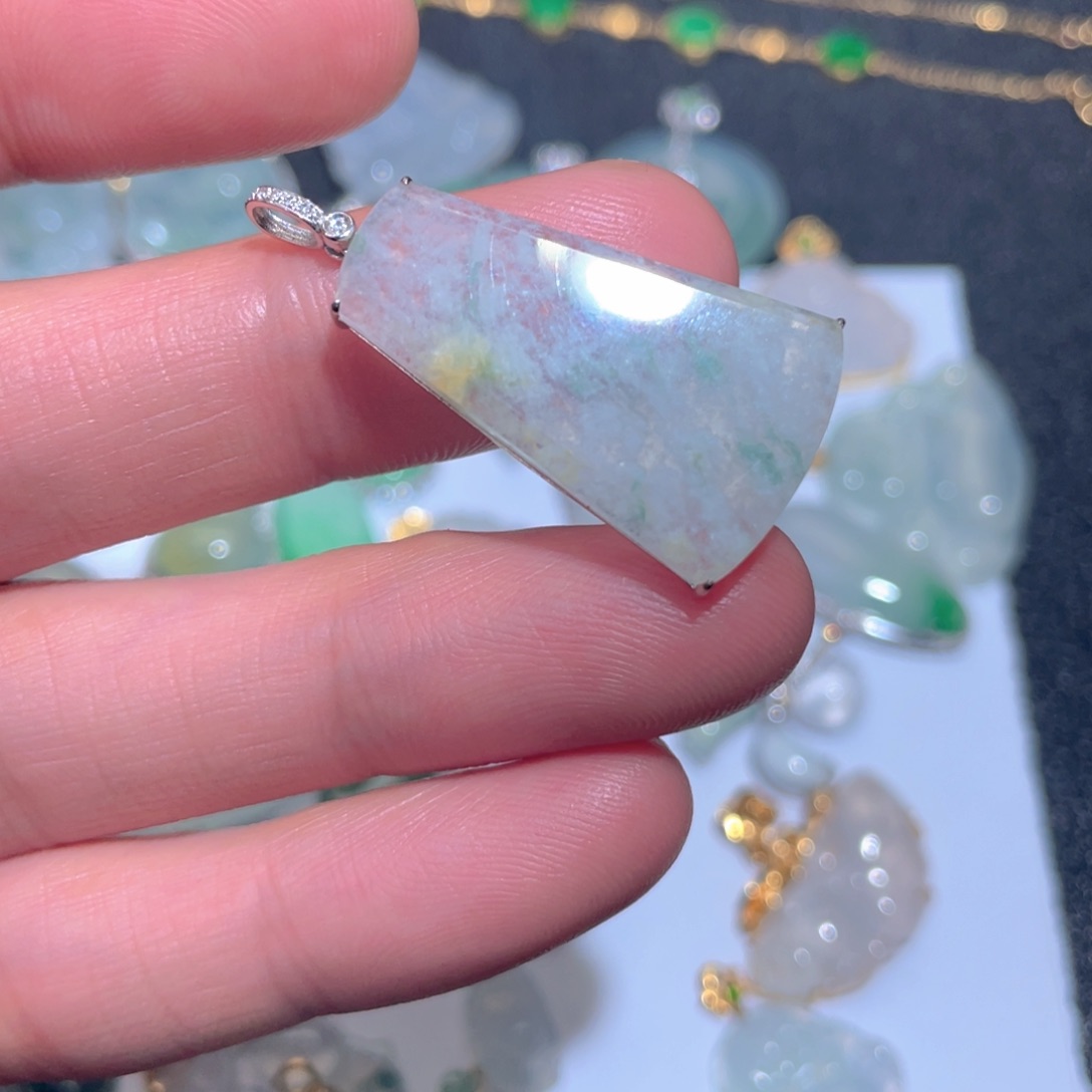 翡翠颈饰18K金镶嵌翡翠