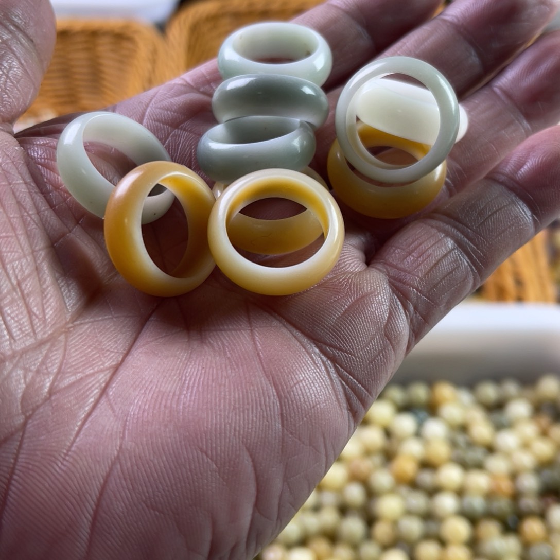 白玉菩提吊坠16跑环10颗