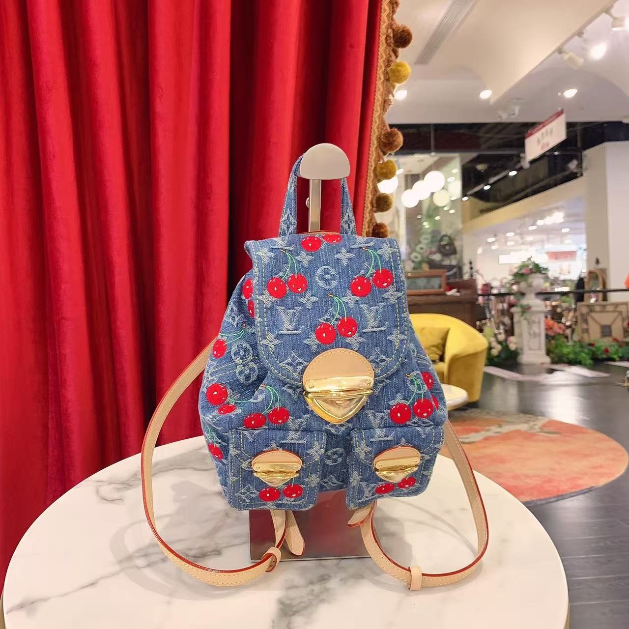 95新 LV GGS丨村上隆樱桃双肩包蓝色金扣丹宁芯片款/62319169