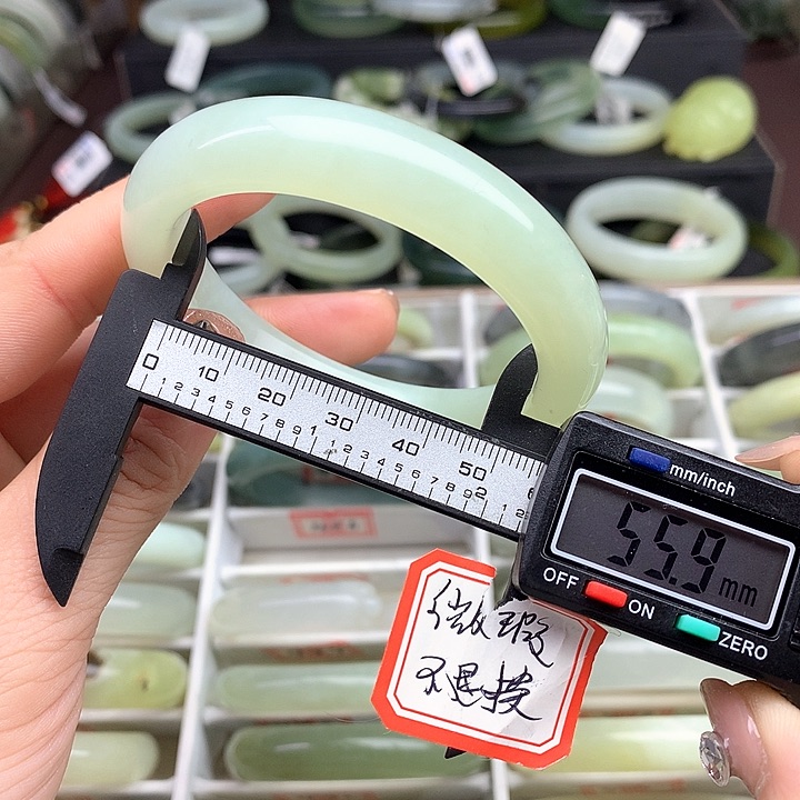 蛇纹石玉手镯未镶嵌496