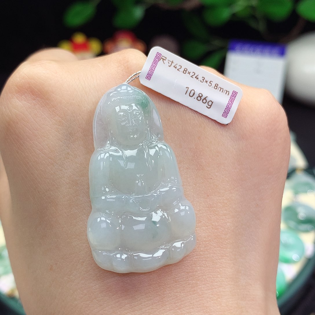 翡翠未镶嵌颈饰观音