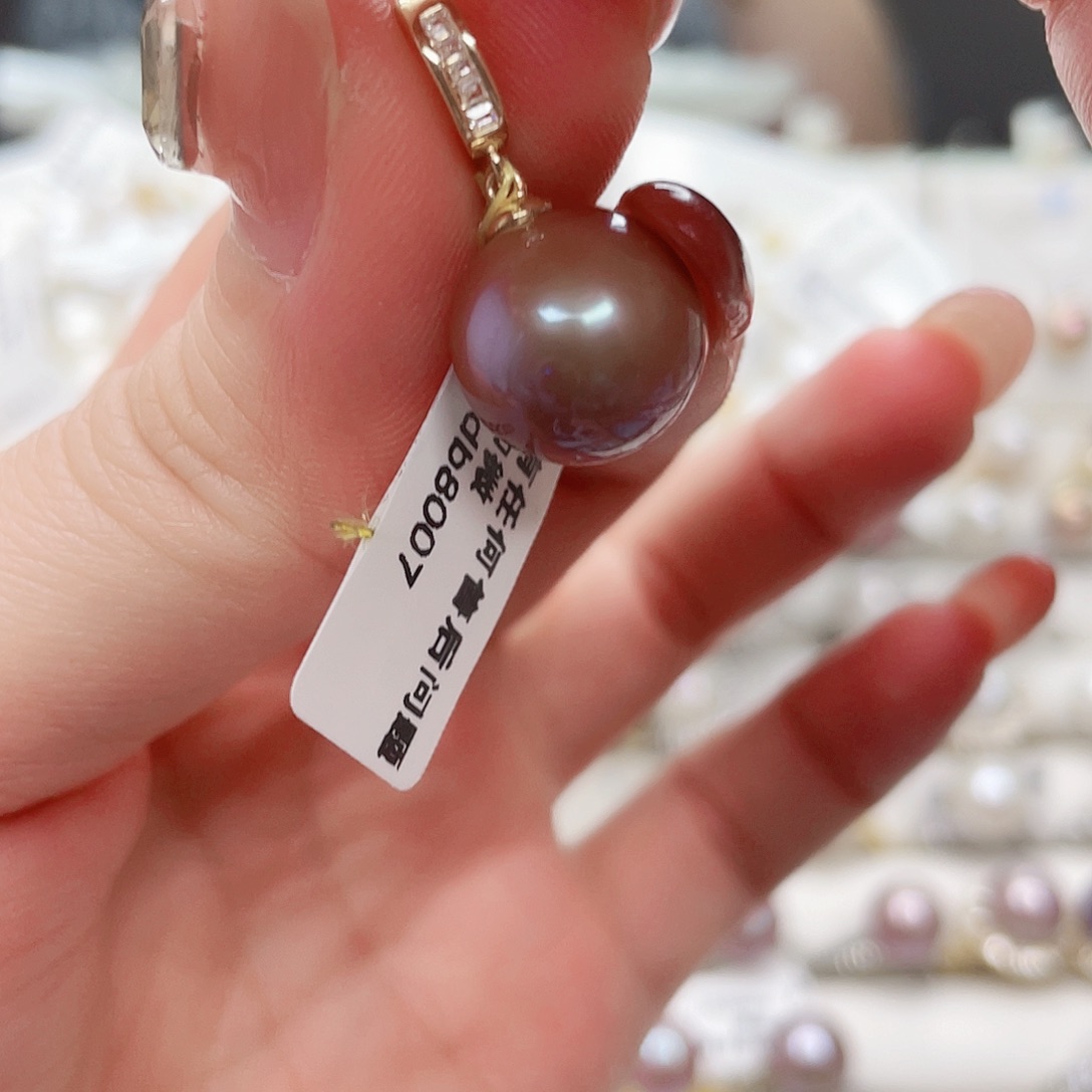 淡水珍珠吊坠(赠链)未镶嵌