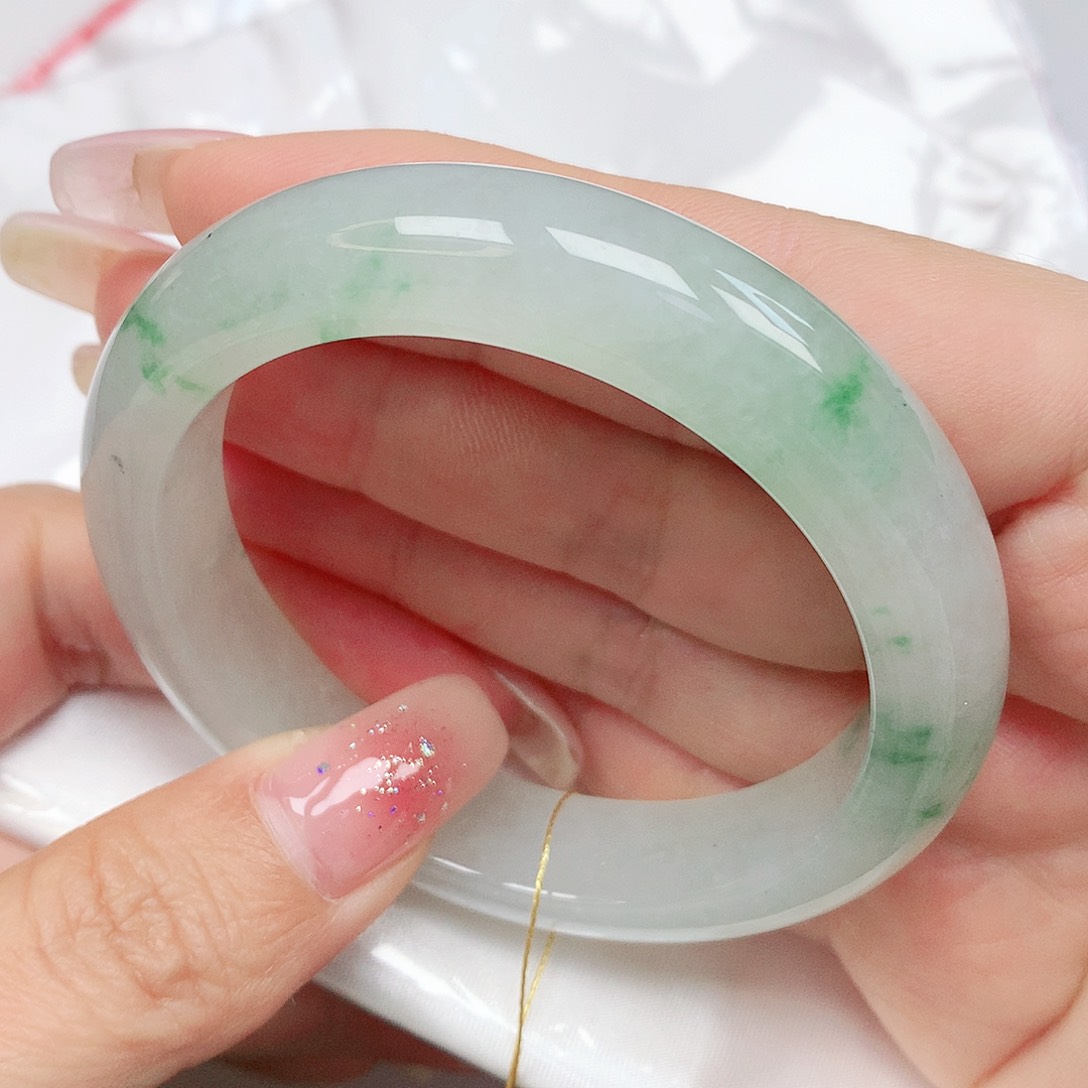 翡翠手镯未镶嵌抖音700