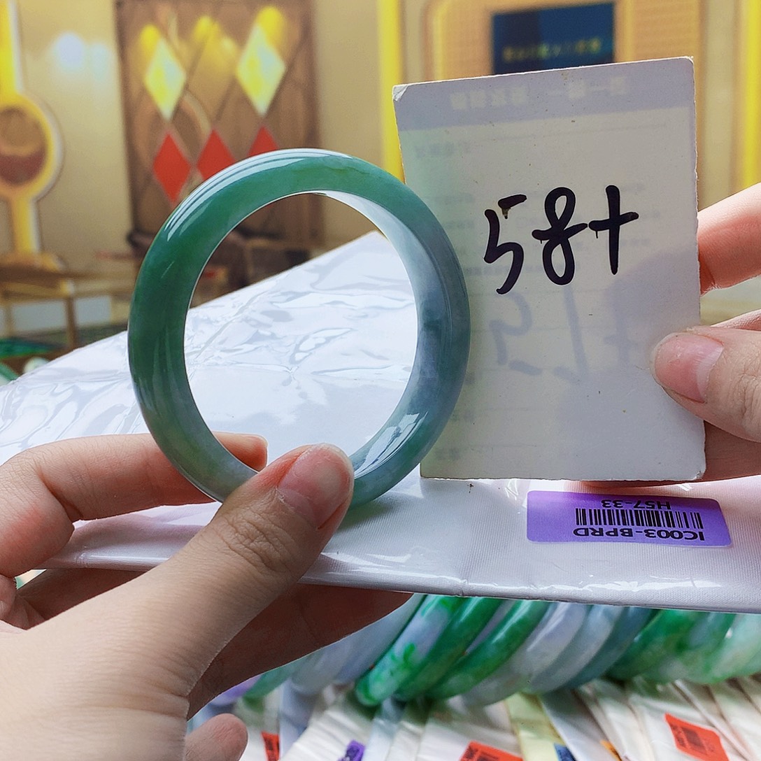 翡翠未镶嵌手镯99……