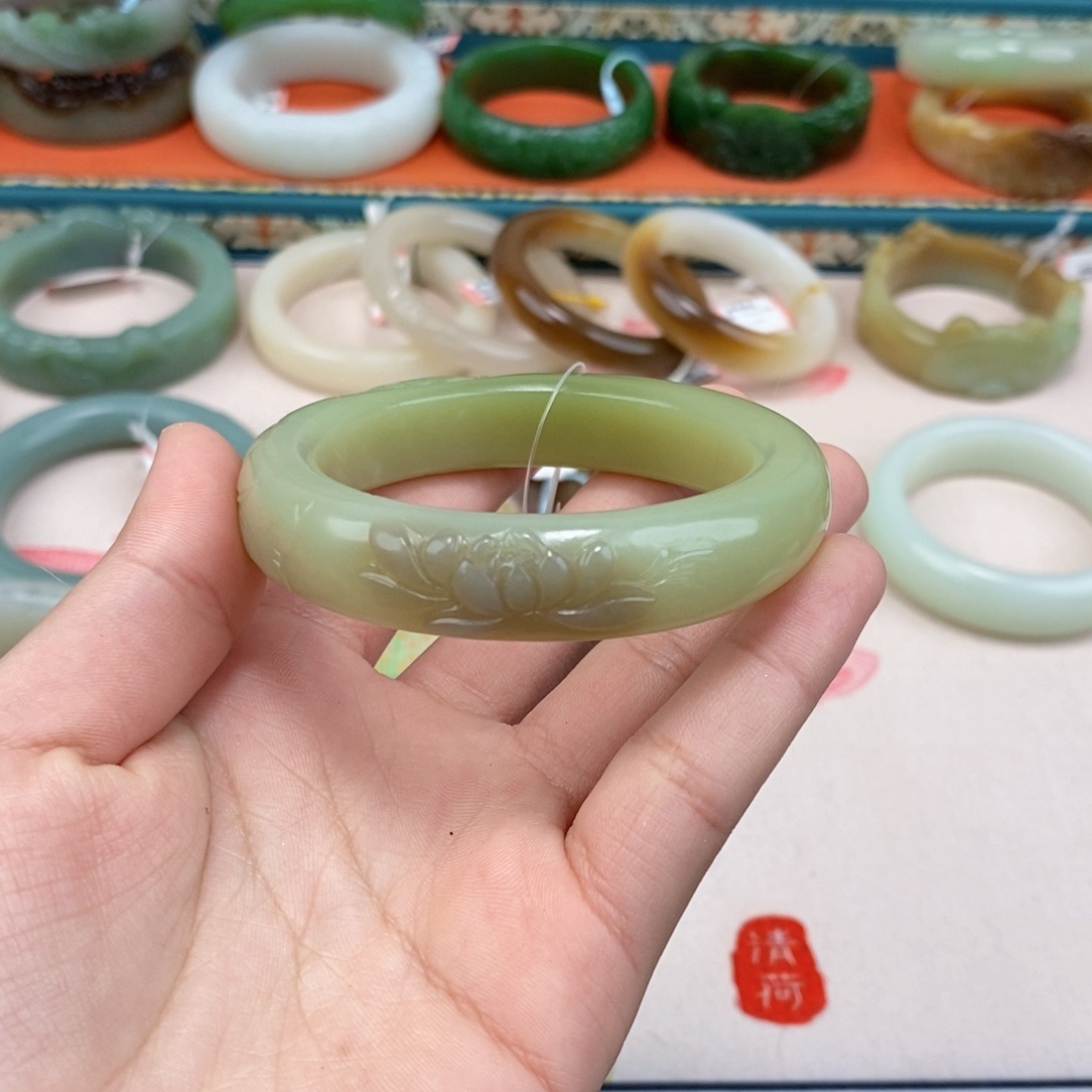 九***）和田玉未镶嵌手镯