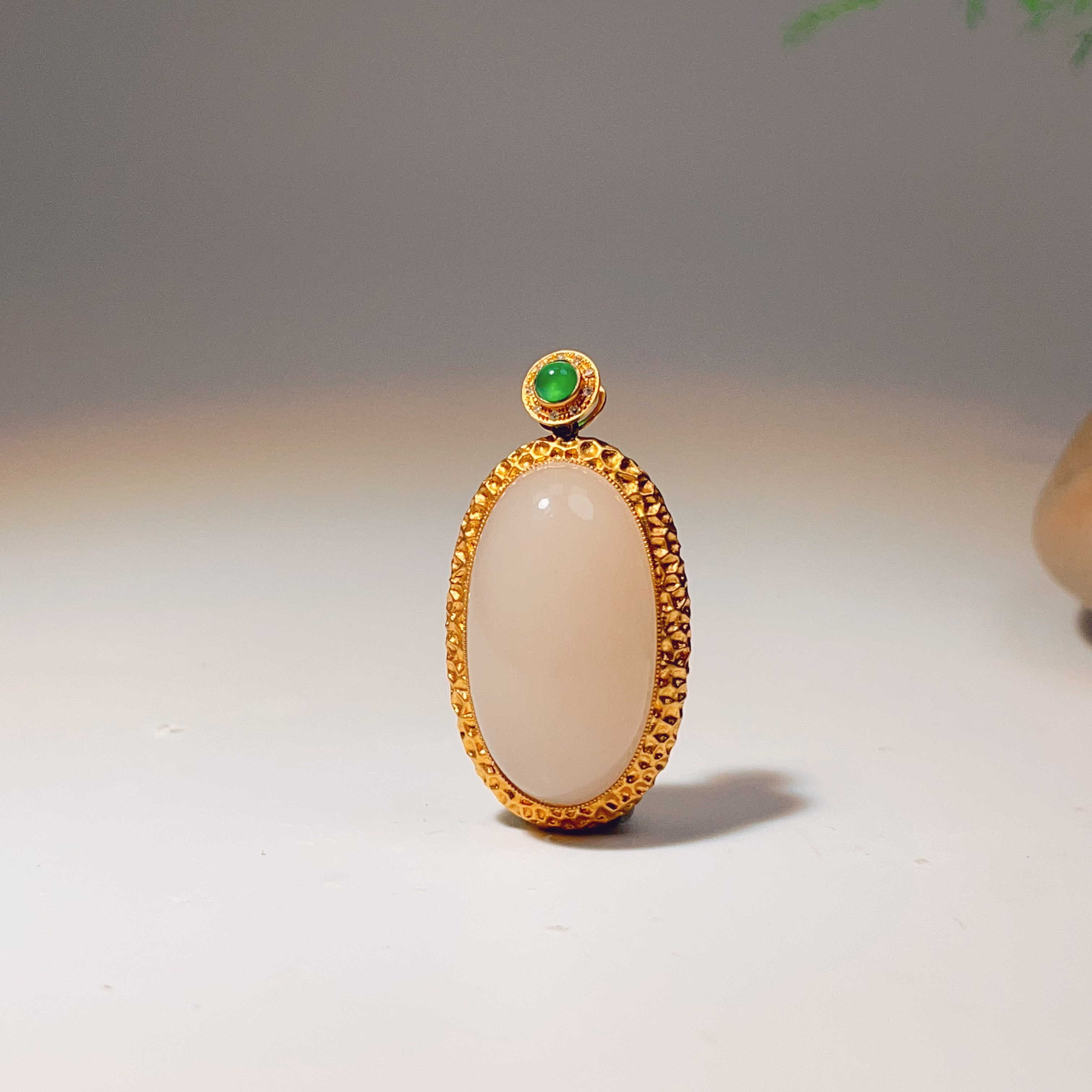 九溪【玉瑶】和田玉天然藕粉18K金镶嵌时尚轻奢精致百搭挂坠